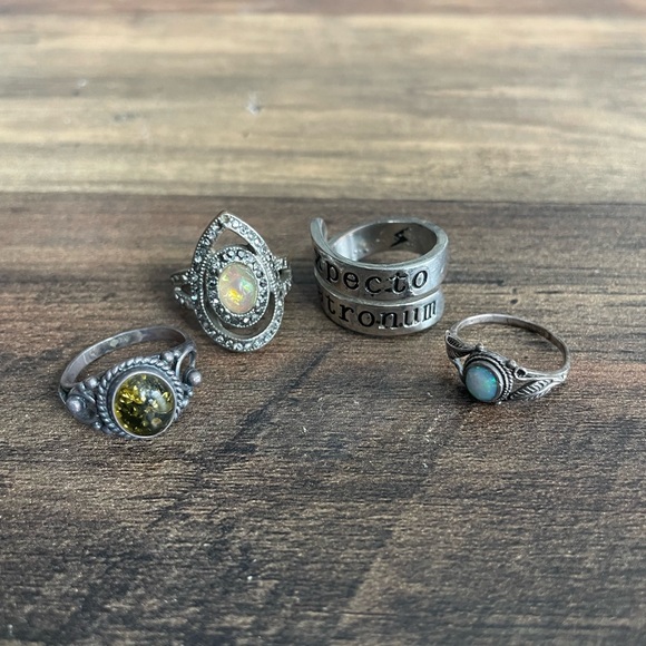 4 Miscellaneous Rings - Picture 3 of 7